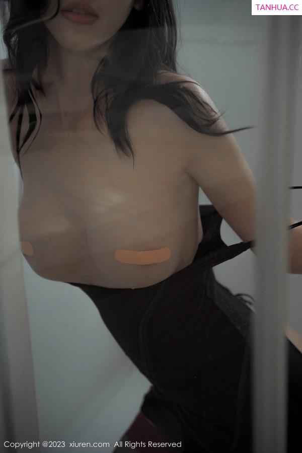   [XiuRen]高清写真图 2023.06.15 No.6916 章芃芃 美腿黑丝第17张图片
